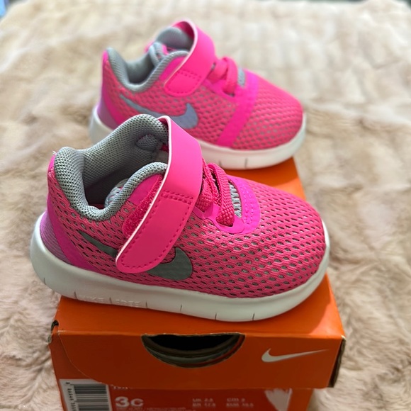 Nike Other - Nike Fee Run Pink Child shoes Size 3C